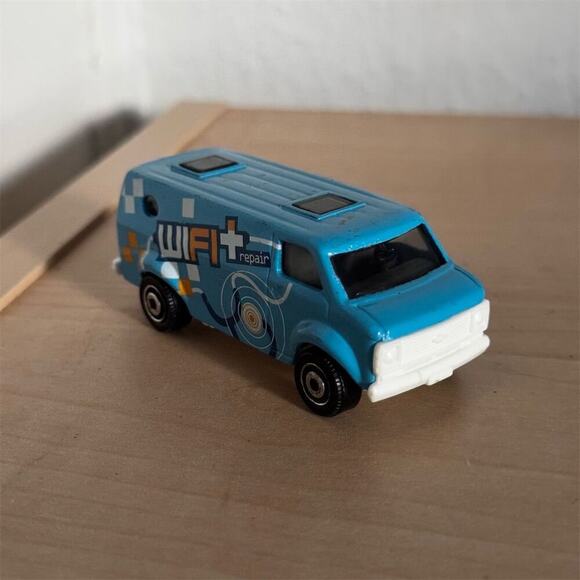 Matchbox Y2K 2006 Chevy Van WiFi Repair Diecast Model 1:74 Blue - Picture 3 of 8